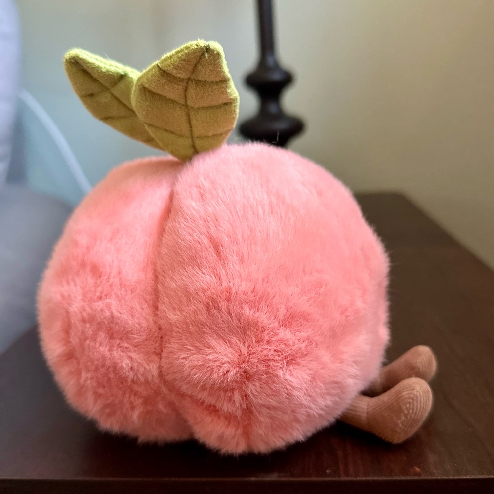 Jellycat Amuseables Peach plush toy, BNWT, authentic - Picture 2 of 5